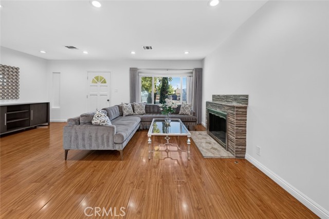 11407 Delano photo 12