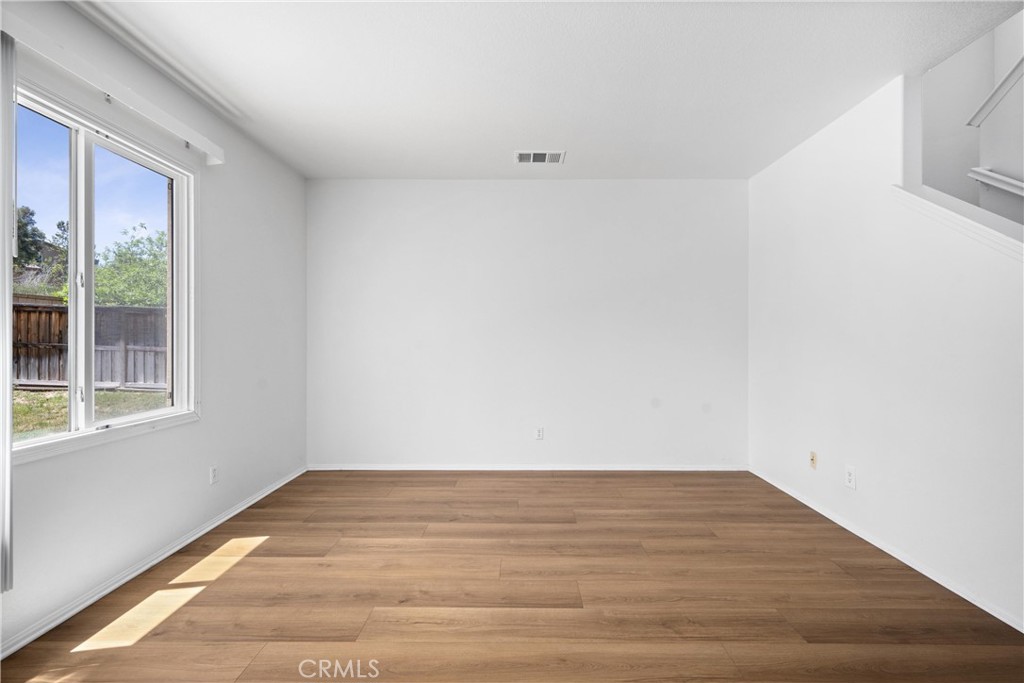 https://media.crmls.org/medias/86ec4d71-ce5d-4443-8b43-2d17f084ecce.jpg?preset=X-Large