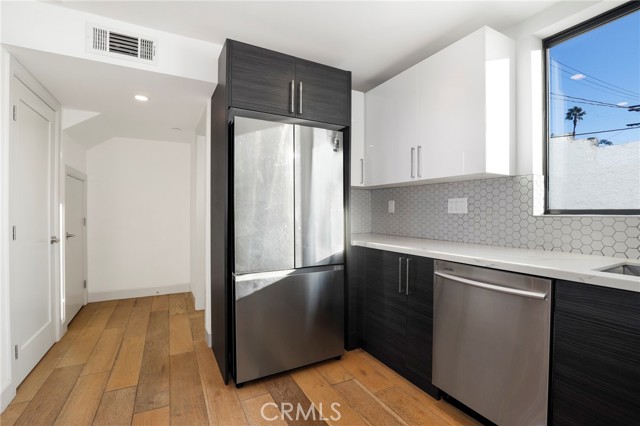 Detail Gallery Image 19 of 46 For 2400 Glendale Ct, Los Angeles,  CA 90039 - 3 Beds | 3 Baths