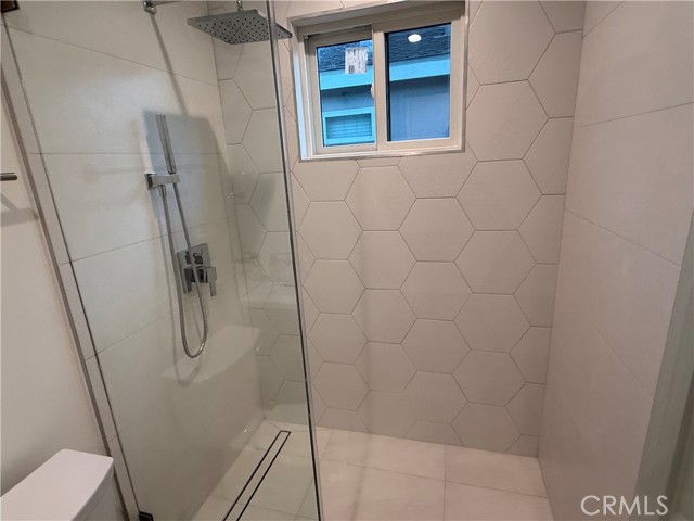 Detail Gallery Image 18 of 22 For 5972 Jamieson Ave, Encino,  CA 91316 - 3 Beds | 3 Baths