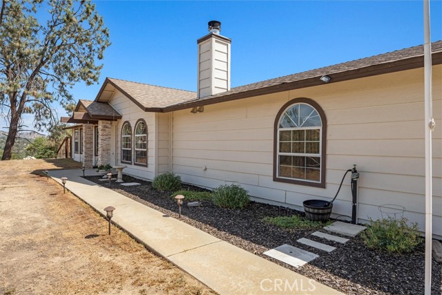 30015 Stetson Drive, Coarsegold CA: https://media.crmls.org/medias/86ecce9c-abed-4c3b-a8b0-41ab25ecfe75.jpg