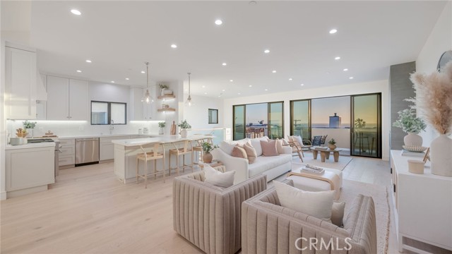 Detail Gallery Image 50 of 62 For 89 Bayview, Manhattan Beach,  CA 90266 - 3 Beds | 3/1 Baths