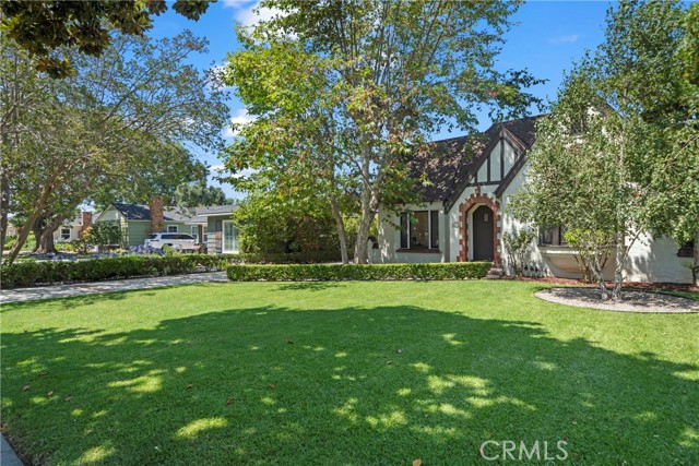 2404 N Poinsettia, Santa Ana CA: https://media.crmls.org/medias/86ee44aa-a7d9-4399-9cb1-c1515f9da4f2.jpg