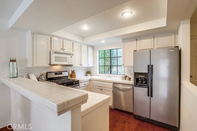 Kitchen with bar