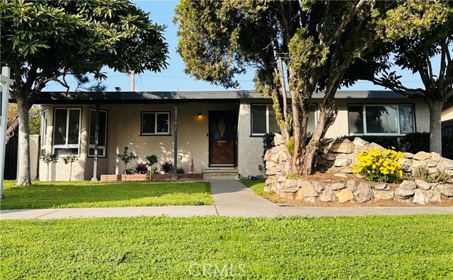 Detail Gallery Image 1 of 29 For 2141 E Center St, Anaheim,  CA 92806 - 4 Beds | 2 Baths