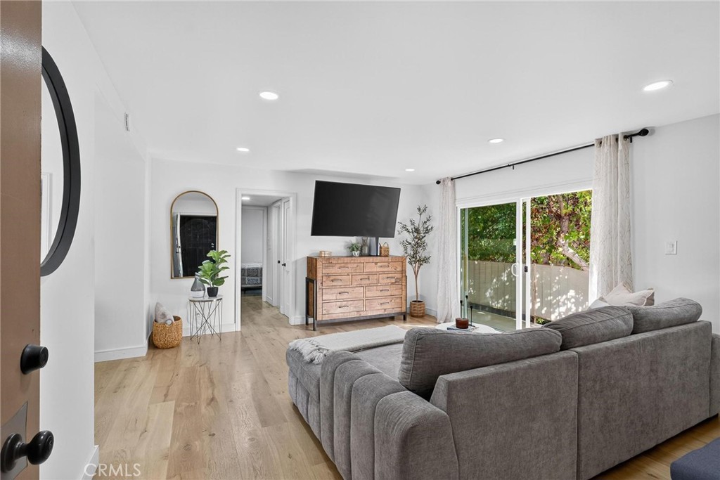 14903 S Normandie #204