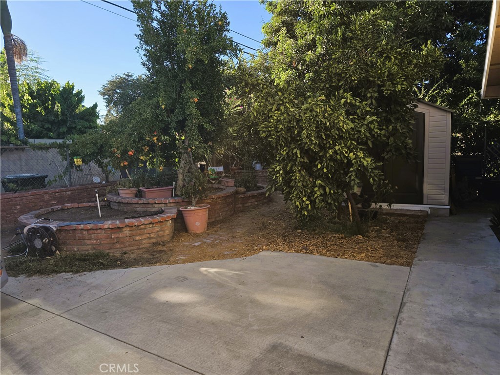 https://media.crmls.org/medias/86ef771f-27ef-4c07-a209-cd13a83aaa49.jpg?preset=X-Large