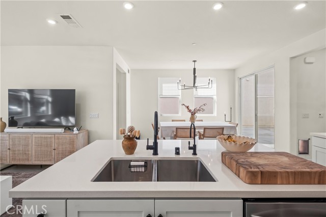 Detail Gallery Image 39 of 43 For 260 Summerville Ln, Palmdale,  CA 93551 - 3 Beds | 2/1 Baths