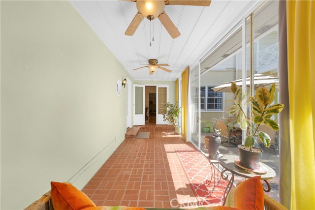 929 E Marshall Place, Long Beach CA: https://media.crmls.org/medias/86f04243-4919-4a7e-a878-edc1f900c029.jpg