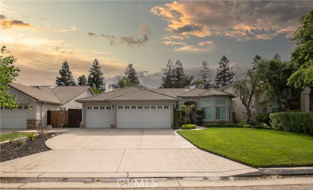 Detail Gallery Image 1 of 1 For 9868 N Rowell Ave, Fresno,  CA 93720 - 3 Beds | 2 Baths