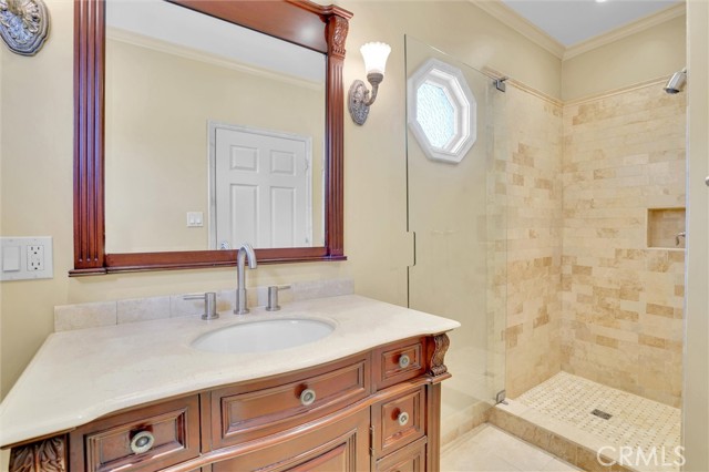 Detail Gallery Image 11 of 43 For 10650 Owensmouth Ave, Chatsworth,  CA 91311 - 5 Beds | 4/1 Baths