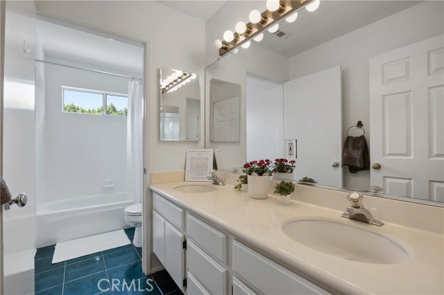 13646 1/2 Dronfield Avenue, Sylmar CA: https://media.crmls.org/medias/86f22e5d-4dc6-456e-891f-69b44b68a859.jpg