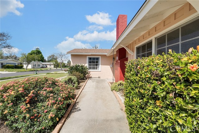 Detail Gallery Image 3 of 33 For 22249 Runnymede St, Canoga Park,  CA 91303 - 2 Beds | 2 Baths