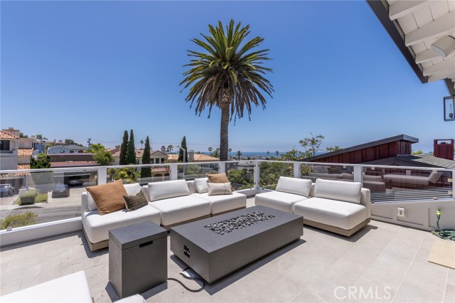 Detail Gallery Image 13 of 31 For 931 Duncan Ave, Manhattan Beach,  CA 90266 - 6 Beds | 5/2 Baths