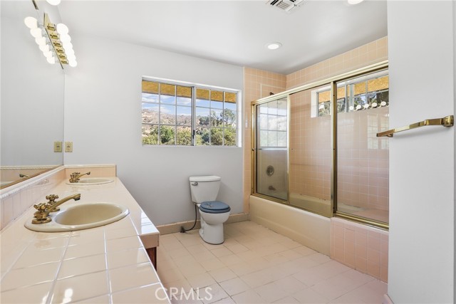 Detail Gallery Image 24 of 47 For 9658 Wheatland Ave, Sunland,  CA 91040 - 4 Beds | 4 Baths