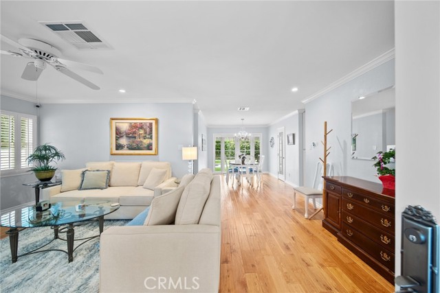 Detail Gallery Image 4 of 31 For 22907 Leonora, Woodland Hills,  CA 91367 - 2 Beds | 2 Baths