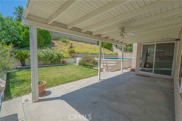 22914 Cerca Drive, Valencia CA: https://media.crmls.org/medias/86f5670c-2311-4460-bdd0-b05b39a7001e.jpg
