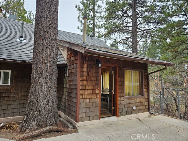 Detail Gallery Image 4 of 5 For 32868 Deer Ln, Running Springs,  CA 92382 - 2 Beds | 2 Baths