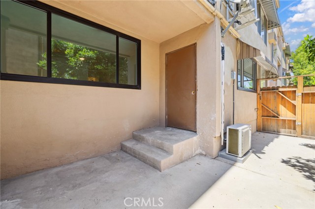 17000 Burbank Boulevard, Encino CA: https://media.crmls.org/medias/86f71c02-1803-4ff8-8eee-650559eaf0a4.jpg