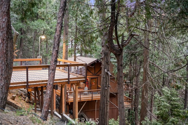 Detail Gallery Image 5 of 46 For 24166 Cresta, Crestline,  CA 92325 - 4 Beds | 3 Baths