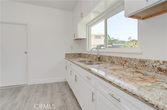 1003 W Myrtle Street, Santa Ana CA: https://media.crmls.org/medias/86f8dd14-00a9-4d14-9feb-36b90f1936ba.jpg