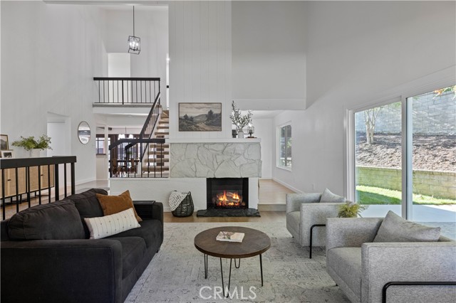 Detail Gallery Image 7 of 52 For 25457 via Macarena, Valencia,  CA 91355 - 5 Beds | 3 Baths