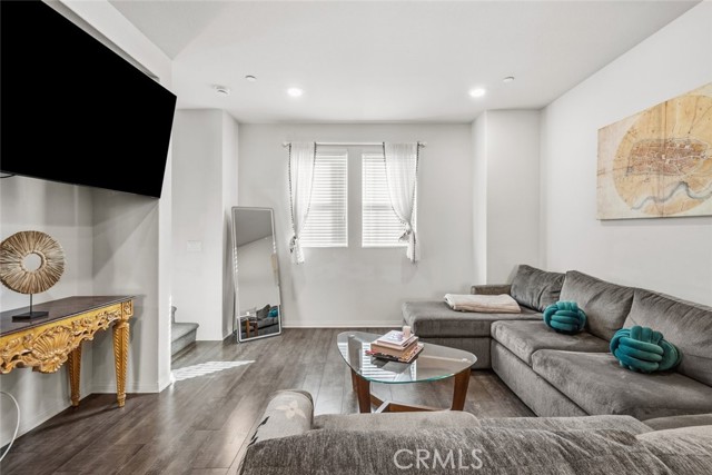 Detail Gallery Image 12 of 47 For 7214 N Chestnut, Van Nuys,  CA 91405 - 2 Beds | 3 Baths