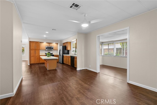 Detail Gallery Image 6 of 37 For 24001 Muirlands #47,  Lake Forest,  CA 92630 - 2 Beds | 2 Baths