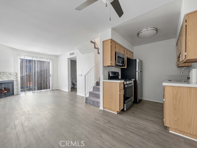 14218 Victory Boulevard, Van Nuys CA: https://media.crmls.org/medias/86faeb73-0235-4219-b05e-404b8755d7ba.jpg