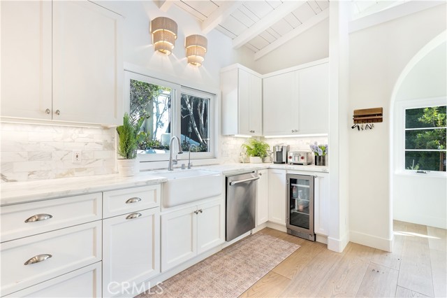 802 Rembrandt Drive, Laguna Beach CA: https://media.crmls.org/medias/86fb08b4-e13f-4bba-9e41-d6f4832325f8.jpg