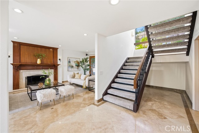 Detail Gallery Image 2 of 50 For 2044 Calle Yucca, Thousand Oaks,  CA 91360 - 4 Beds | 4 Baths