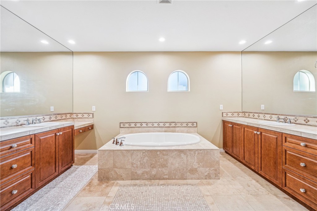 MLS #OC25251295 image #37