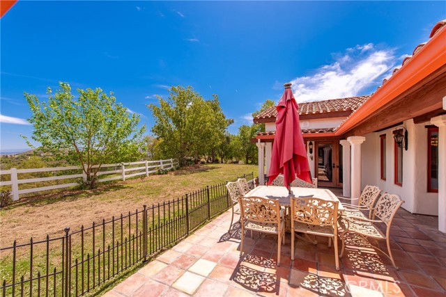 30505 Sloan Canyon Road, Castaic CA: https://media.crmls.org/medias/86fc90a2-ca65-409f-a9a6-e55215ec157e.jpg