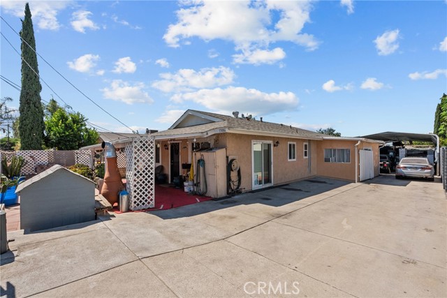 13086 Foothill Boulevard, Sylmar CA: https://media.crmls.org/medias/86fd13e0-f7cf-4fba-993a-d2191bbea25a.jpg