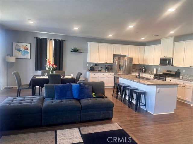 Detail Gallery Image 6 of 44 For 1433 Chardonnay, San Jacinto,  CA 92582 - 4 Beds | 2 Baths