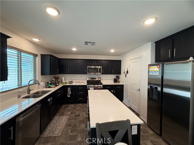 Detail Gallery Image 4 of 17 For 1316 Goldenbrush, Banning,  CA 92220 - 4 Beds | 3 Baths