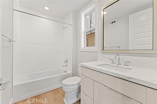 Detail Gallery Image 38 of 56 For 209 Stage, Irvine,  CA 92618 - 5 Beds | 5 Baths