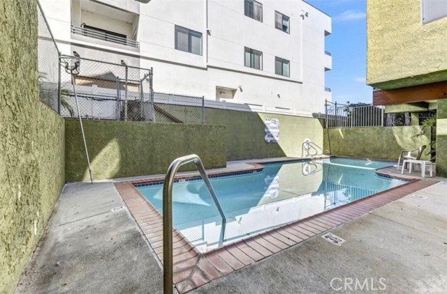 Detail Gallery Image 17 of 17 For 6155 Reseda Blvd #4,  Tarzana,  CA 91335 - 3 Beds | 2 Baths