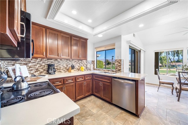 41981 Preston Trail, Palm Desert CA: https://media.crmls.org/medias/86ffec41-82f9-4abc-bf8e-3a5e1d54cc52.jpg