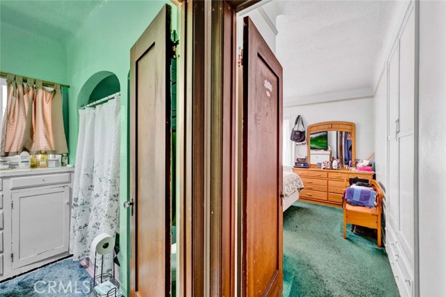 2184 Cedar Avenue, Long Beach CA: https://media.crmls.org/medias/87005869-f884-4192-8fed-f961f92bdfd9.jpg