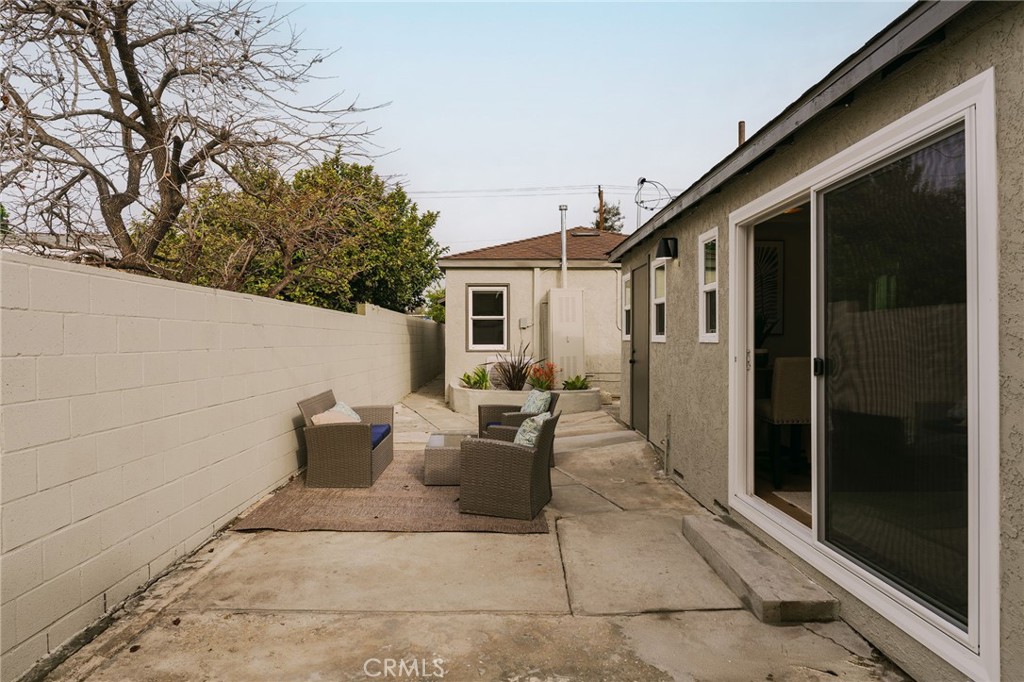 https://media.crmls.org/medias/87017d34-217e-4190-b62a-ae99cb0bde67.jpg?preset=X-Large