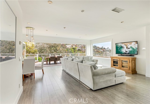 31032 Aliso Circle, Laguna Beach CA: https://media.crmls.org/medias/870198b6-0ea4-4992-84d4-049b9b796e05.jpg