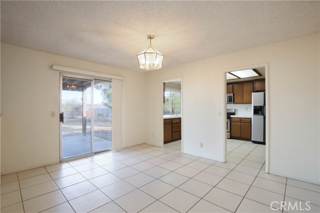 Detail Gallery Image 9 of 28 For 16428 Comanche St, Victorville,  CA 92395 - 3 Beds | 2 Baths