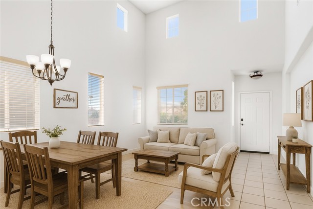 Detail Gallery Image 4 of 25 For 14580 Phoenix St, Victorville,  CA 92394 - 4 Beds | 3 Baths