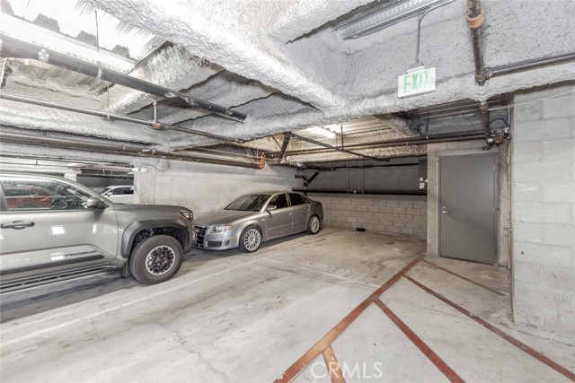 11124 Burbank Boulevard, North Hollywood CA: https://media.crmls.org/medias/870370b4-bc66-43aa-b6f0-9dc9fa4ed7b4.jpg