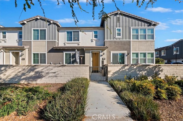 Detail Gallery Image 2 of 39 For 3562 E Moonlight St, Ontario,  CA 91761 - 2 Beds | 2/1 Baths