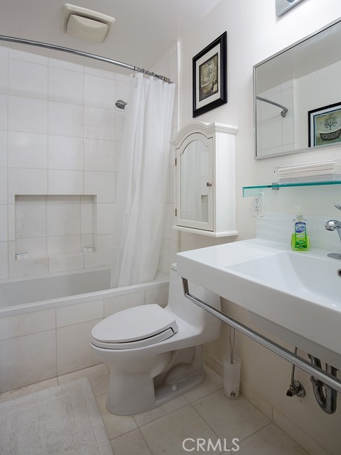 301 N Hudson Avenue, Pasadena CA: https://media.crmls.org/medias/87055f57-3fdd-4dff-8598-c2c2fc3f08d1.jpg