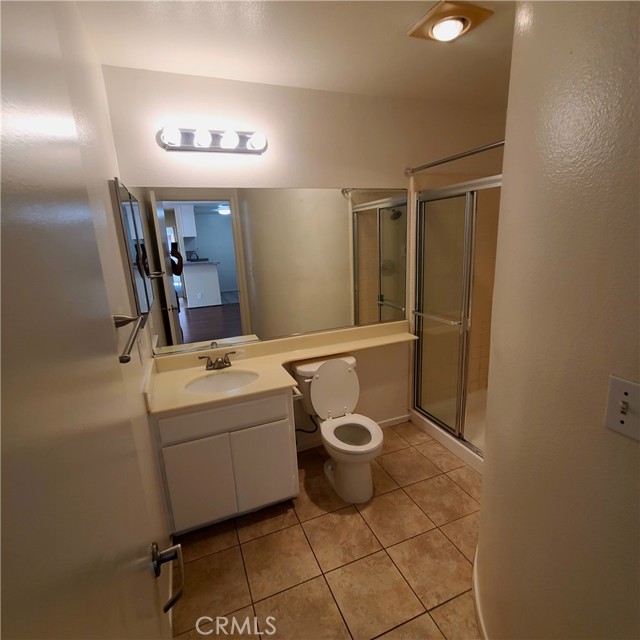 Detail Gallery Image 7 of 26 For 5060 Kester Ave #211,  Sherman Oaks,  CA 91403 - 2 Beds | 2 Baths