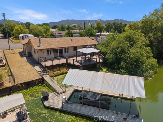 12855 Island Circle, Clearlake Oaks CA: https://media.crmls.org/medias/8705fa19-2bd5-4ea7-99a7-840a0d716a9f.jpg