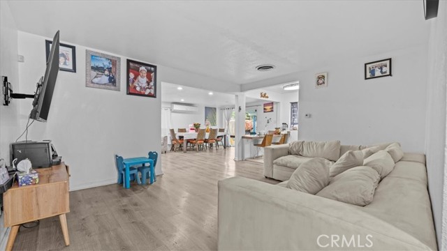 Detail Gallery Image 3 of 13 For 742 S Magnolia, Rialto,  CA 92376 - 4 Beds | 3 Baths